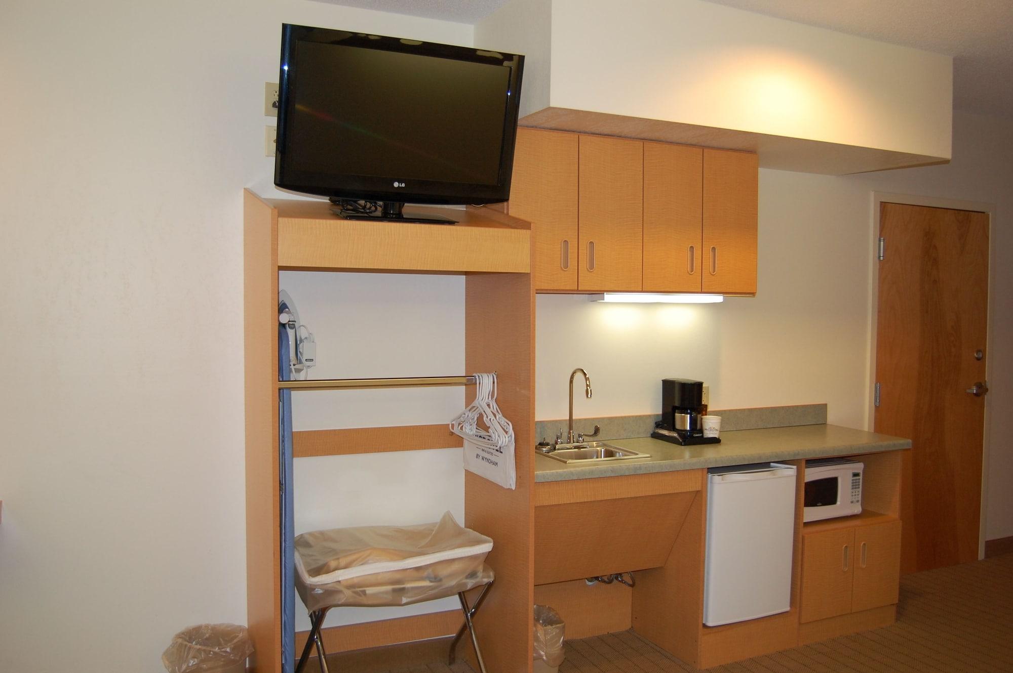Microtel Inn & Suites By Wyndham Plattsburgh Zewnętrze zdjęcie