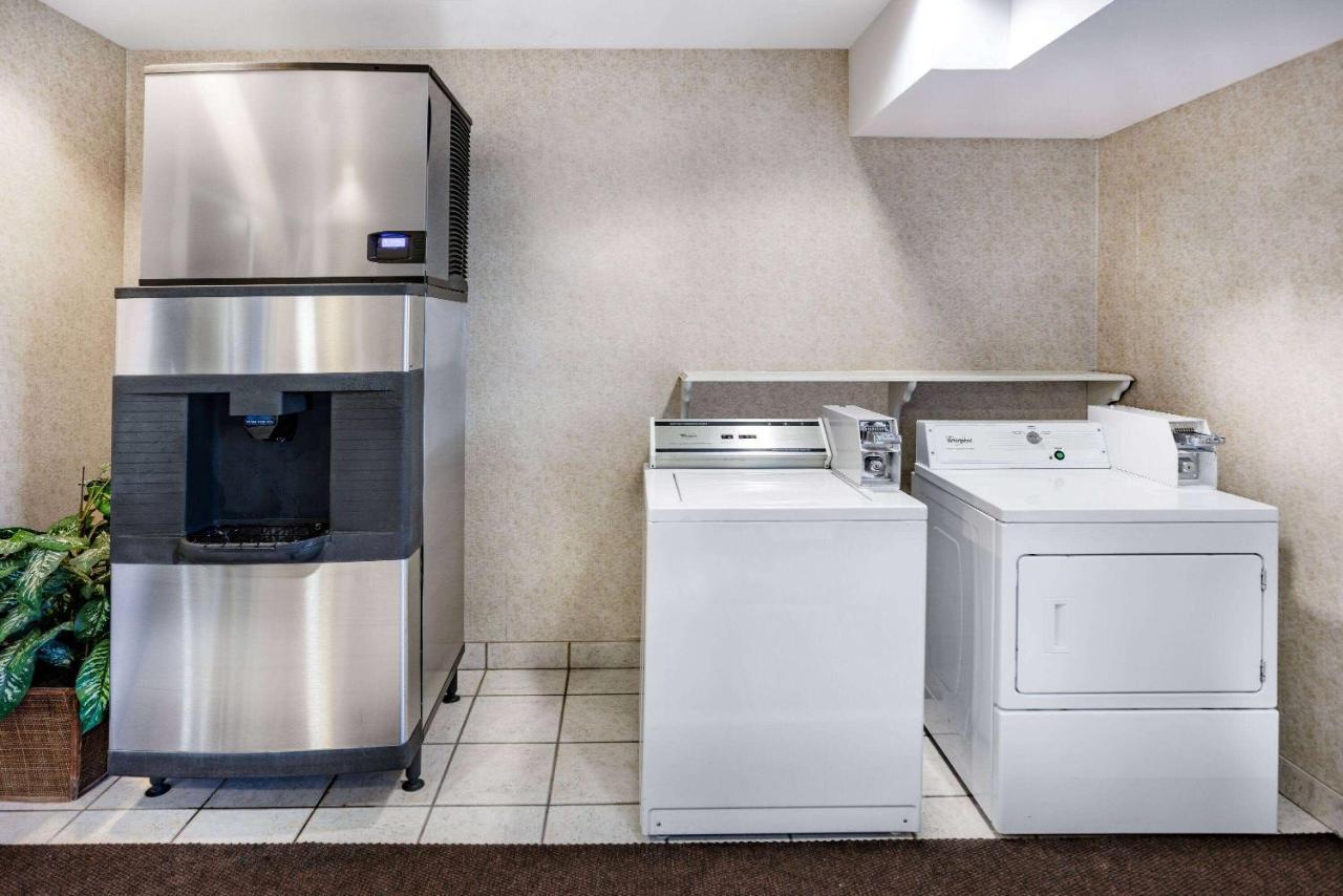 Microtel Inn & Suites By Wyndham Plattsburgh Zewnętrze zdjęcie